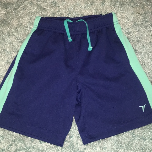 Boys small 6/7 shorts